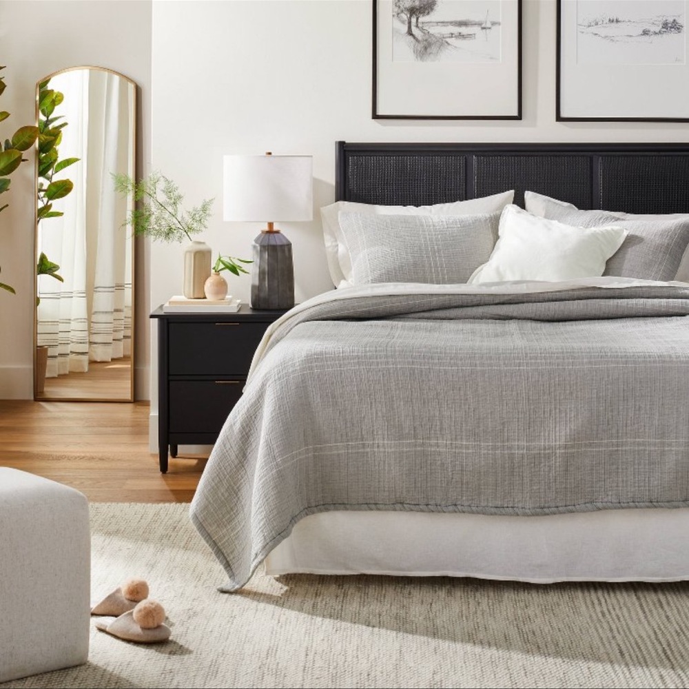 King Microstripe Matelasse Coverlet Jet Gray
Hearth & Hand with Magnolia